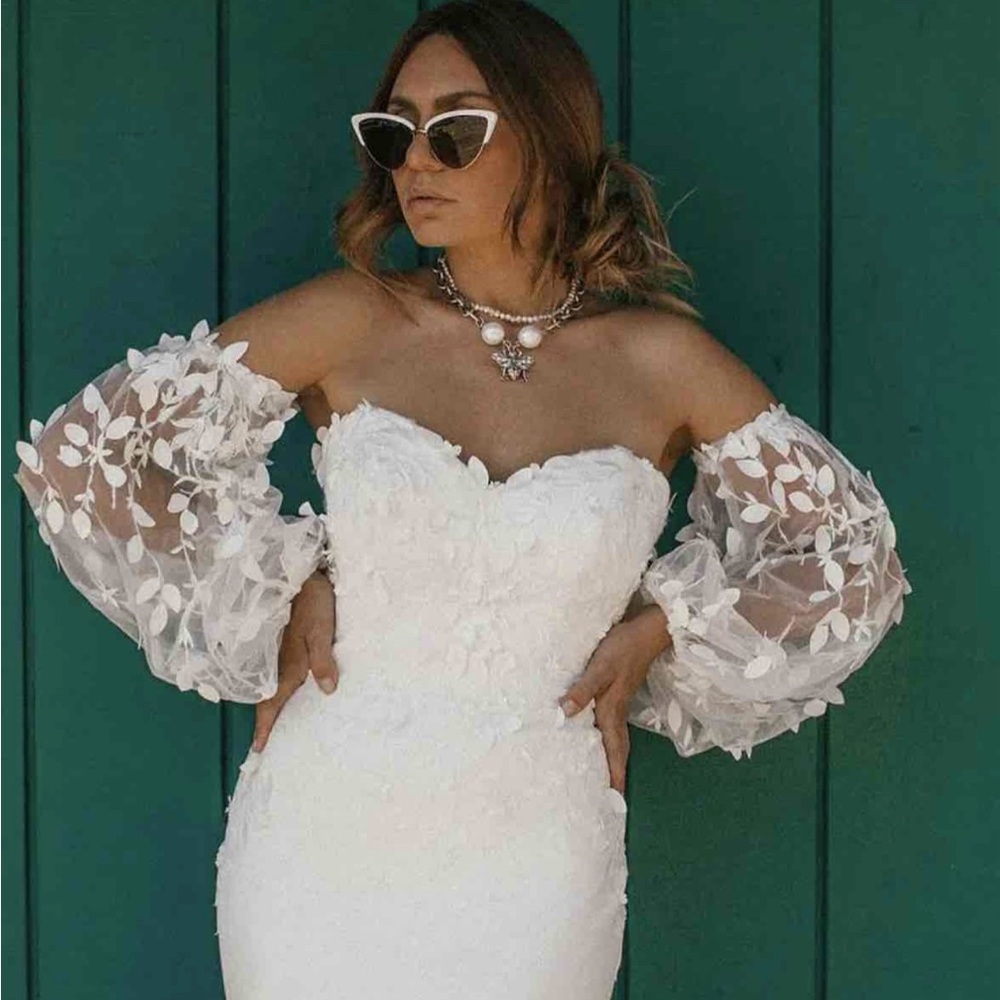 All Who Wander Briar Wedding Dress, Ivory, size 4